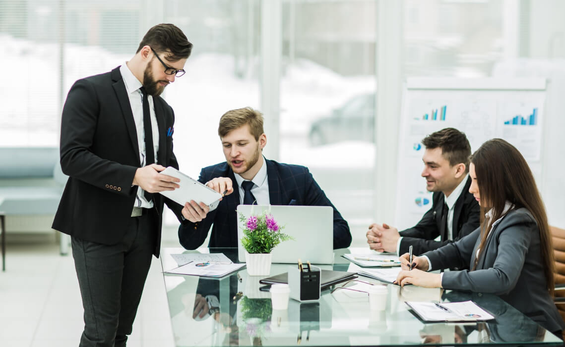 Corporate Leadership: How to Lead with Confidence